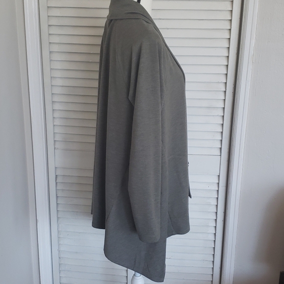 Soft Olive Green Lounge Watertall Jacket, Size Large - Picture 4 of 7